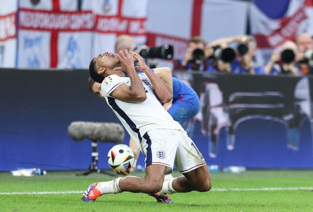 英格兰轻松过关,赢得欧锦赛比赛权 英格兰轻松过关,赢得欧锦赛比赛权