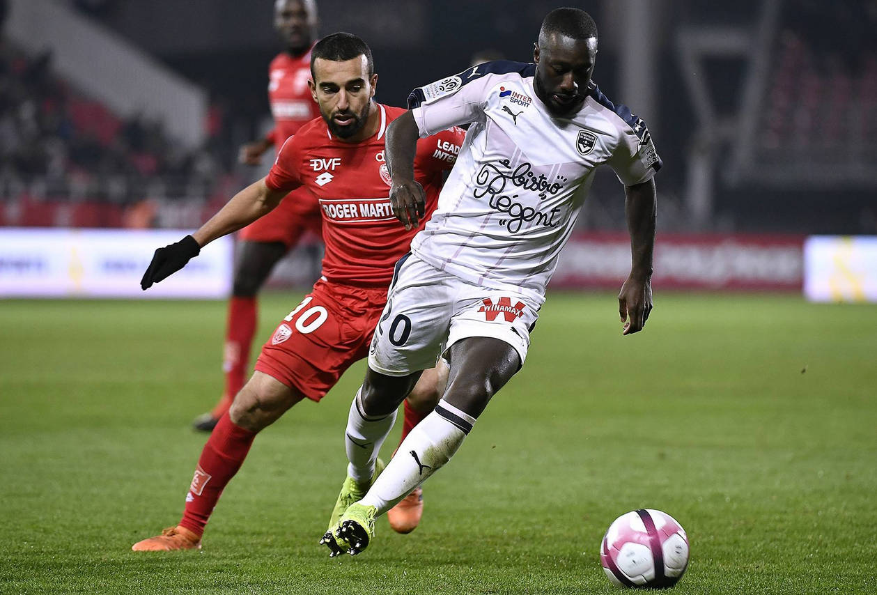 图卢兹队在比赛中以微弱优势获胜 图卢兹队在比赛中以微弱优势获胜