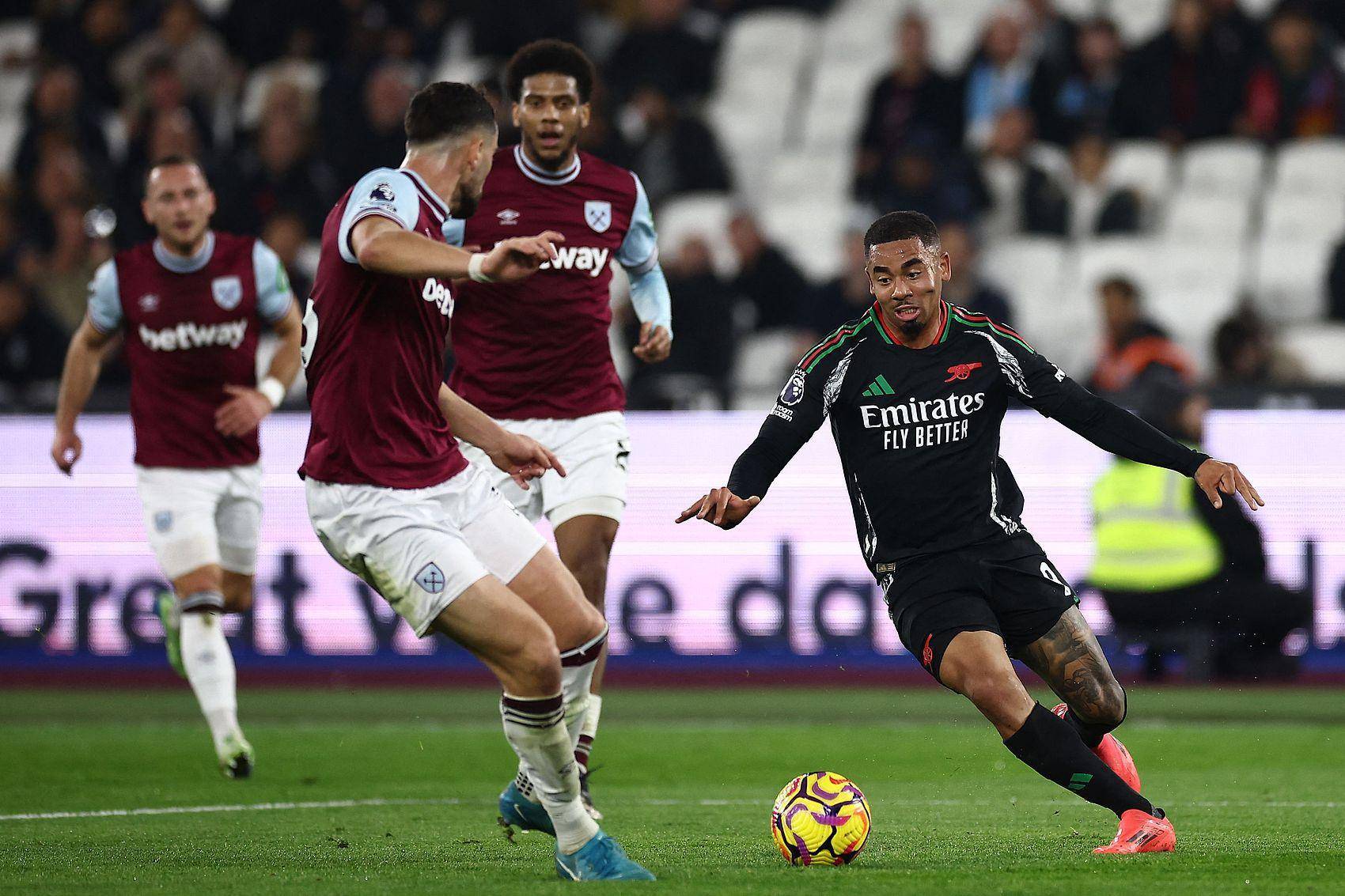 关于热那亚俱乐部欲引进前英超金靴,增强进攻实力的信息 关于热那亚俱乐部欲引进前英超金靴,增强进攻实力的信息