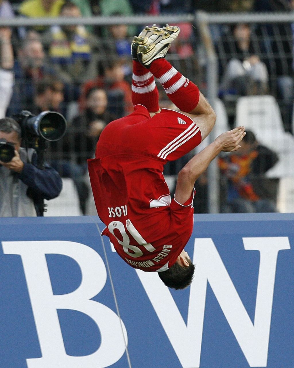 关于德国不敌乌克兰,克洛泽执教首秀落败遭遇信任危机的信息 关于德国不敌乌克兰,克洛泽执教首秀落败遭遇信任危机的信息