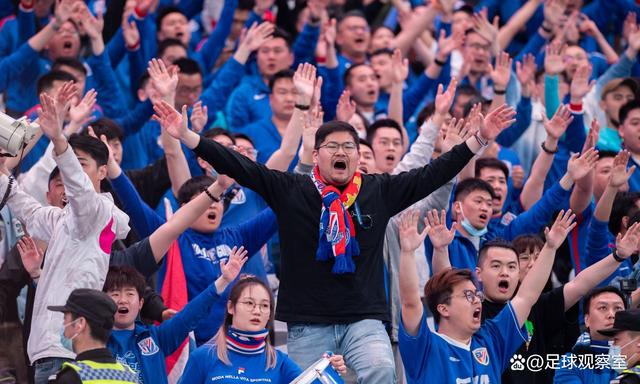 包含利兹联主帅赞扬球员团结一心，打出精彩表现的词条