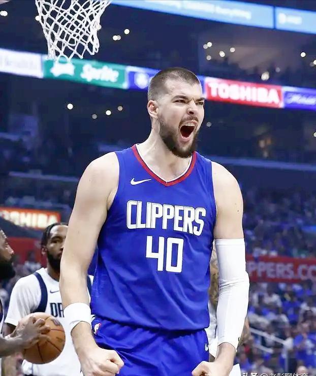 猛龙终结四连胜,罗伦佐心情沮丧 猛龙终结四连胜,罗伦佐心情沮丧