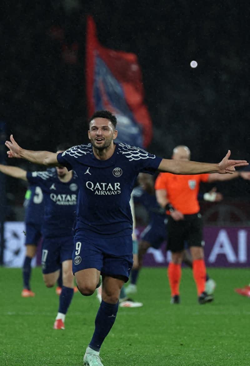 曼城客场四球大捷，巴黎圣日耳曼寸步难移的简单介绍