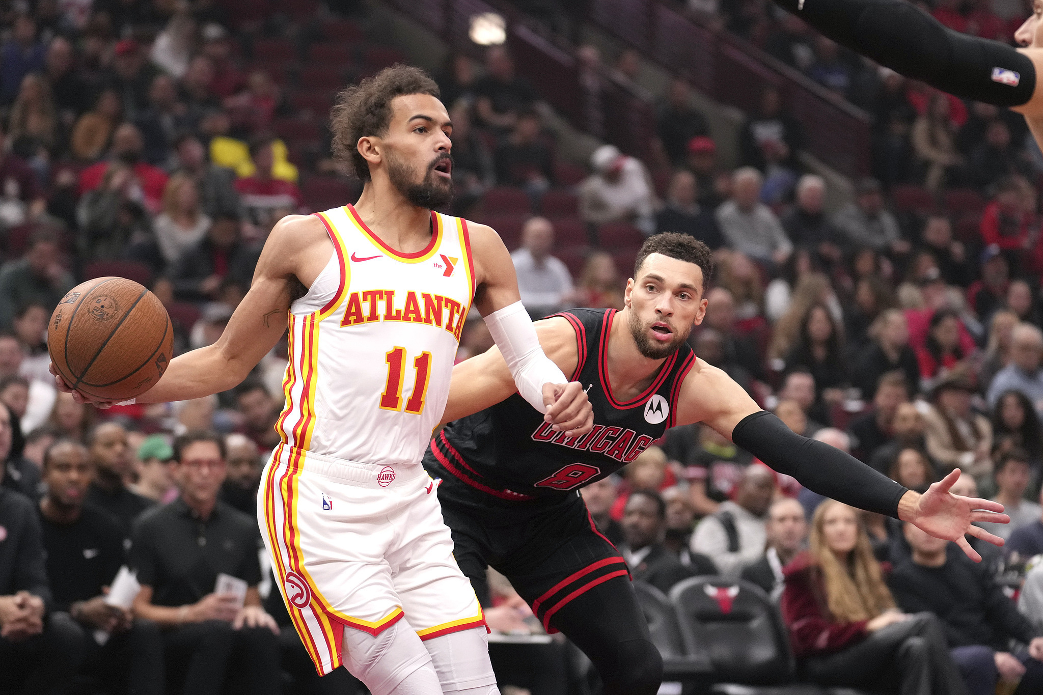 公牛完胜骑士,拉文再度砍下高分 公牛完胜骑士,拉文再度砍下高分