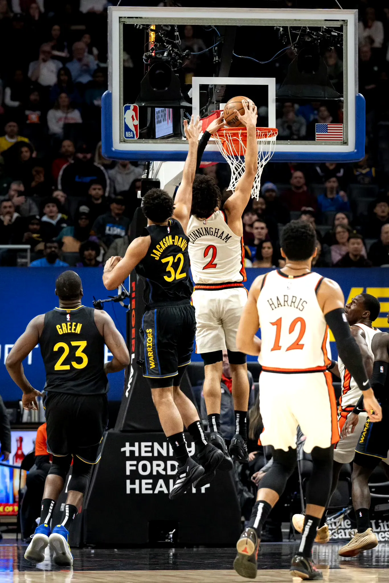 活塞后卫得分爆发,为球队取得胜利铺路 活塞后卫得分爆发,为球队取得胜利铺路