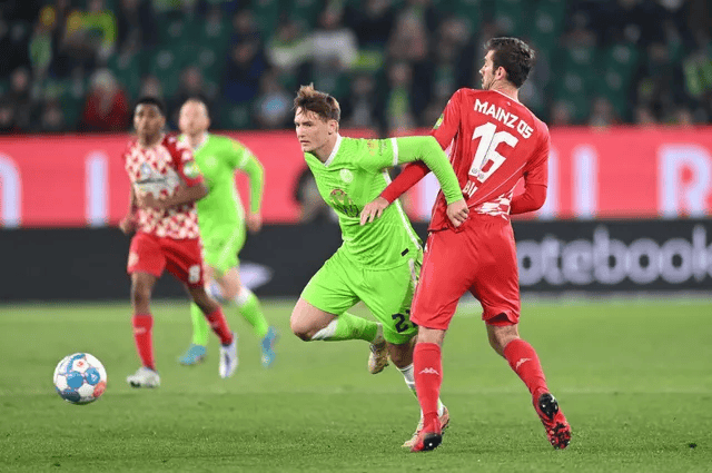 沃尔夫斯堡客场大胜，争夺前四位置的简单介绍