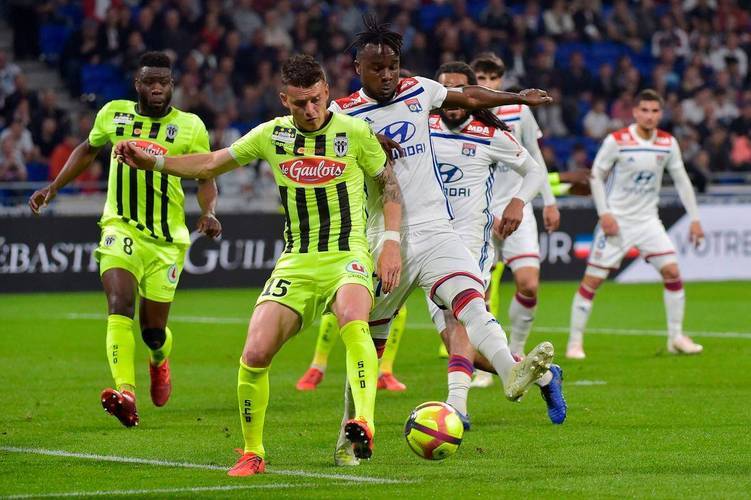 里昂主场不敌南特,姆巴比上演绝杀 里昂主场不敌南特,姆巴比上演绝杀