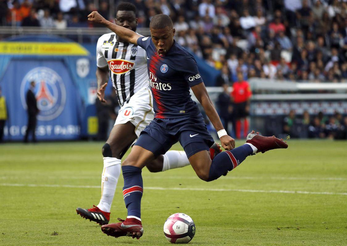 里昂主场不敌南特,姆巴比上演绝杀 里昂主场不敌南特,姆巴比上演绝杀