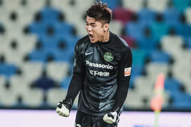 卫冕冠军不敌红军攻势,球门难守 卫冕冠军不敌红军攻势,球门难守