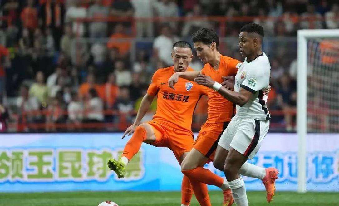 中超联赛球队实力差距引起争议,胜负悬念不减 中超联赛球队实力差距引起争议,胜负悬念不减
