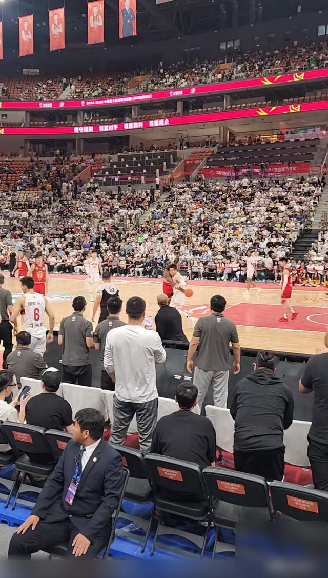 吉林男篮再次掀起热潮,夺得成功 吉林男篮再次掀起热潮,夺得成功