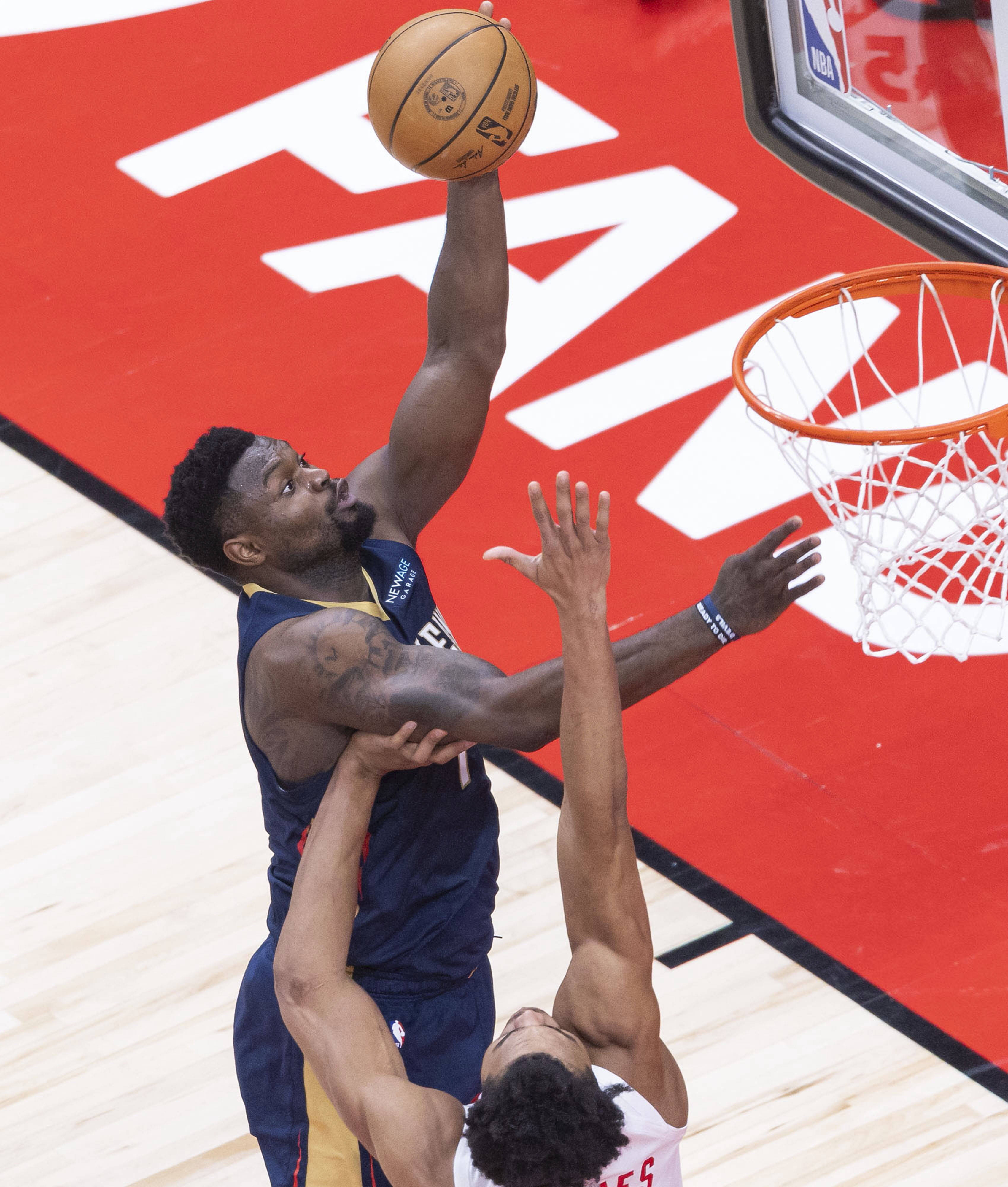 猛龙主场胜利,球队逐渐摆脱困境 猛龙主场胜利,球队逐渐摆脱困境