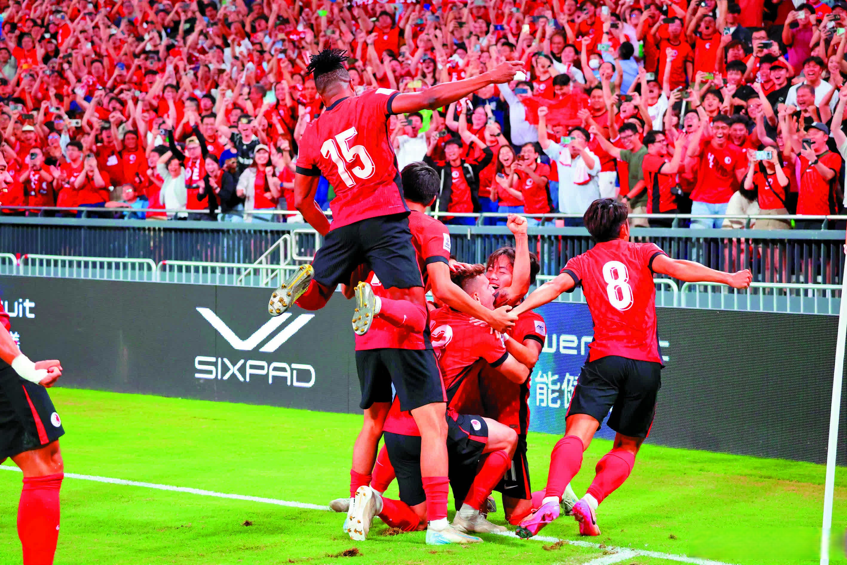 关于足球赛事现场打破传统,掀起狂潮的信息 关于足球赛事现场打破传统,掀起狂潮的信息