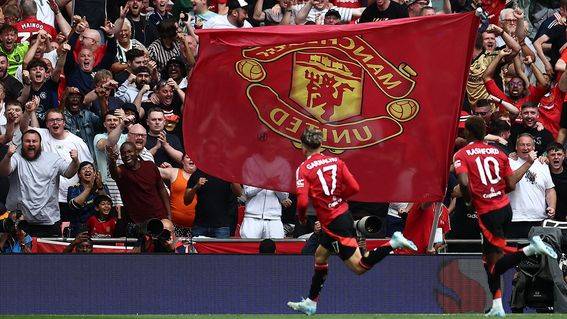 曼城豪取联赛双杀曼联，领跑英超积分榜