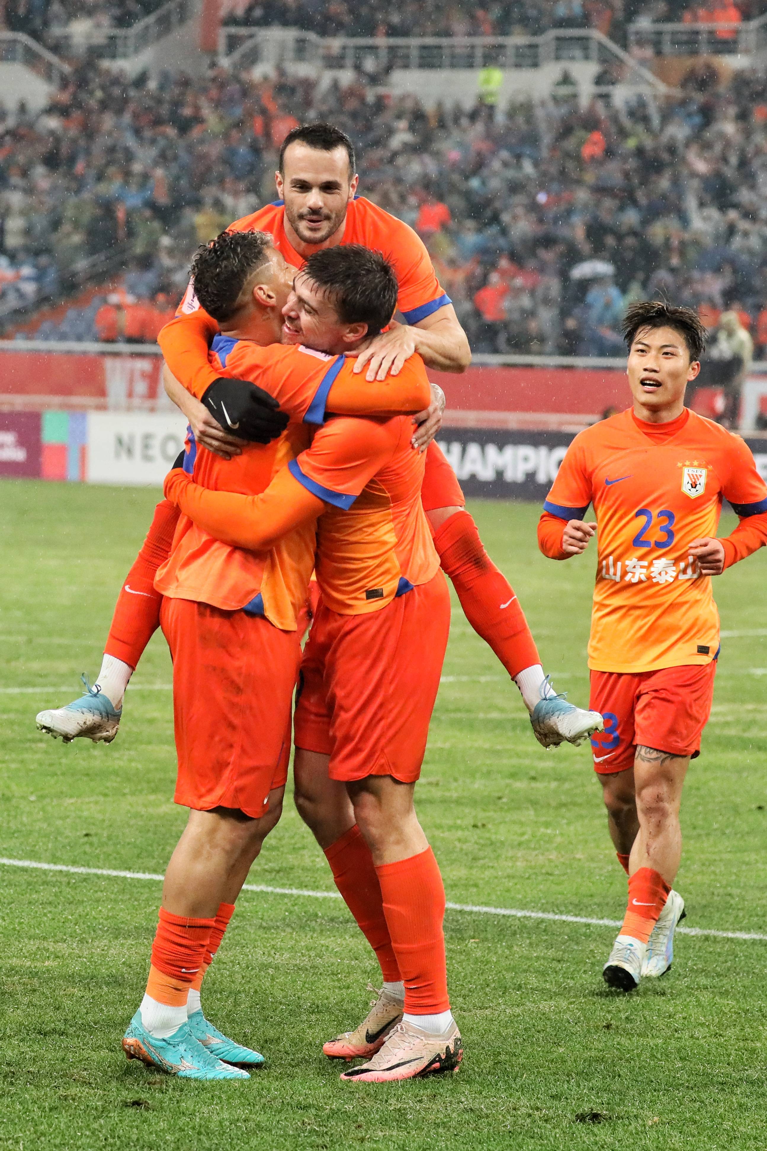 山东泰山主场逼平青岛黄海，互不相让的简单介绍