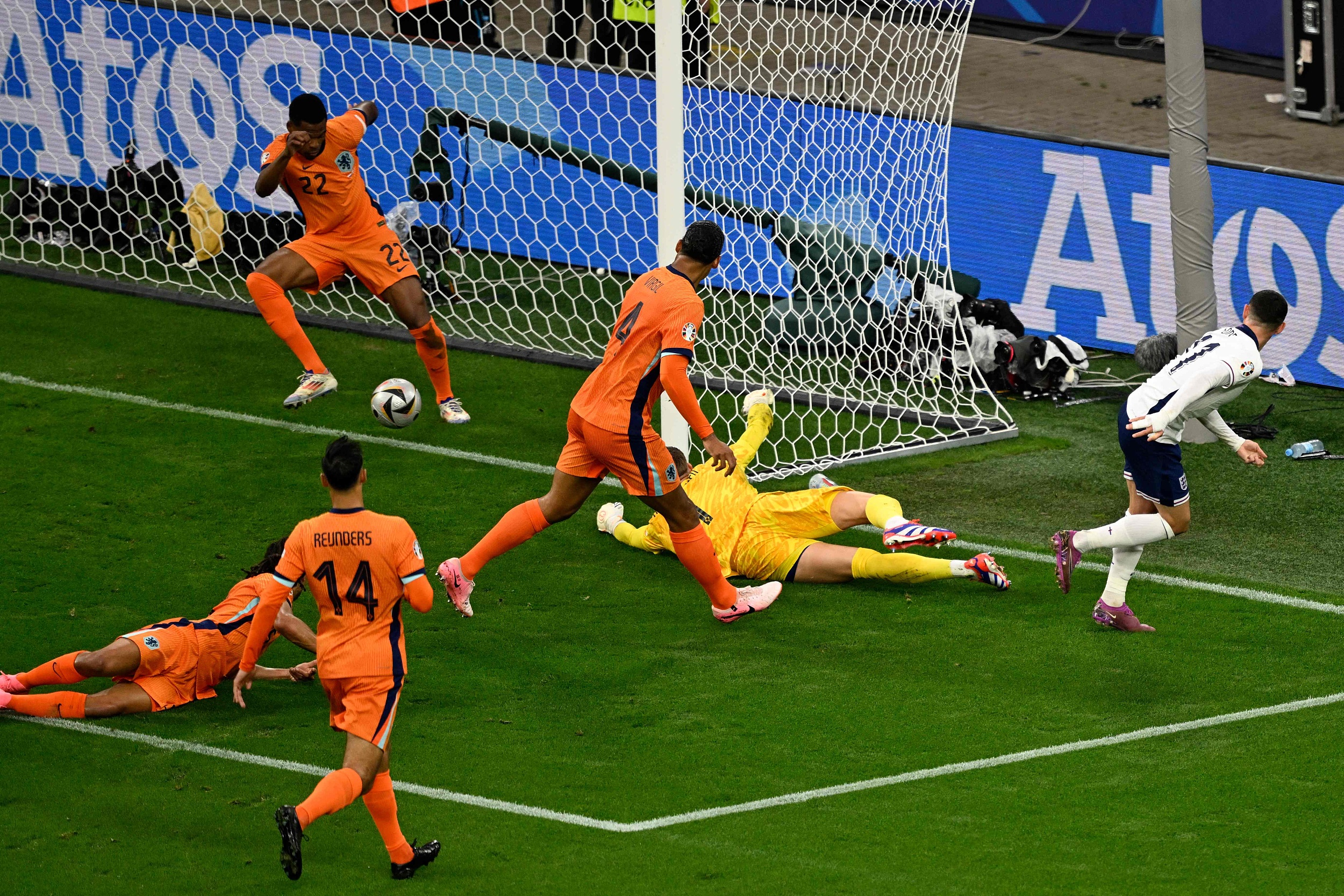 英格兰队力克劲旅,锁定欧洲杯名额 英格兰队力克劲旅,锁定欧洲杯名额