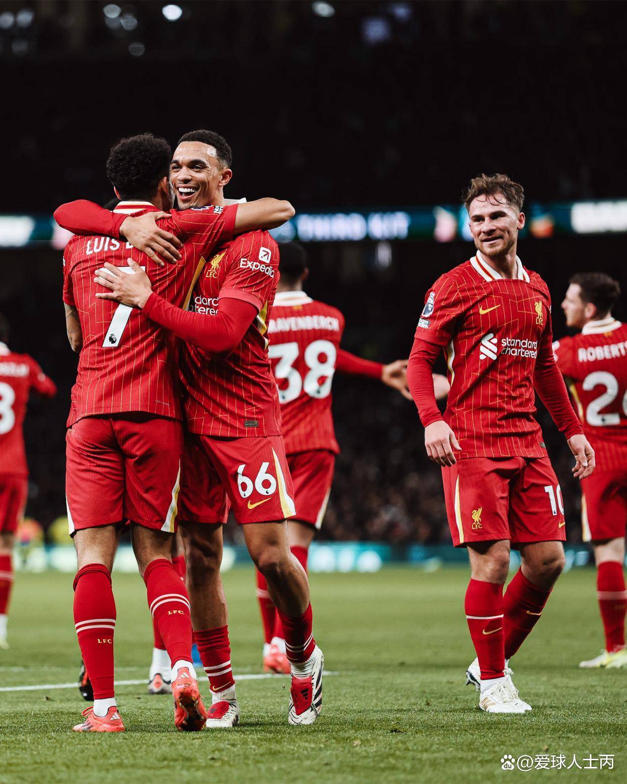 包含英超重磅对决:皇马迎战英格兰,比分揭晓的词条 包含英超重磅对决:皇马迎战英格兰,比分揭晓的词条