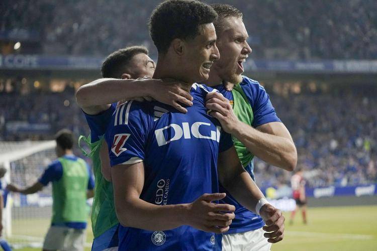 瓦伦西亚与比利亚雷亚尔的交锋备受关注 瓦伦西亚与比利亚雷亚尔的交锋备受关注