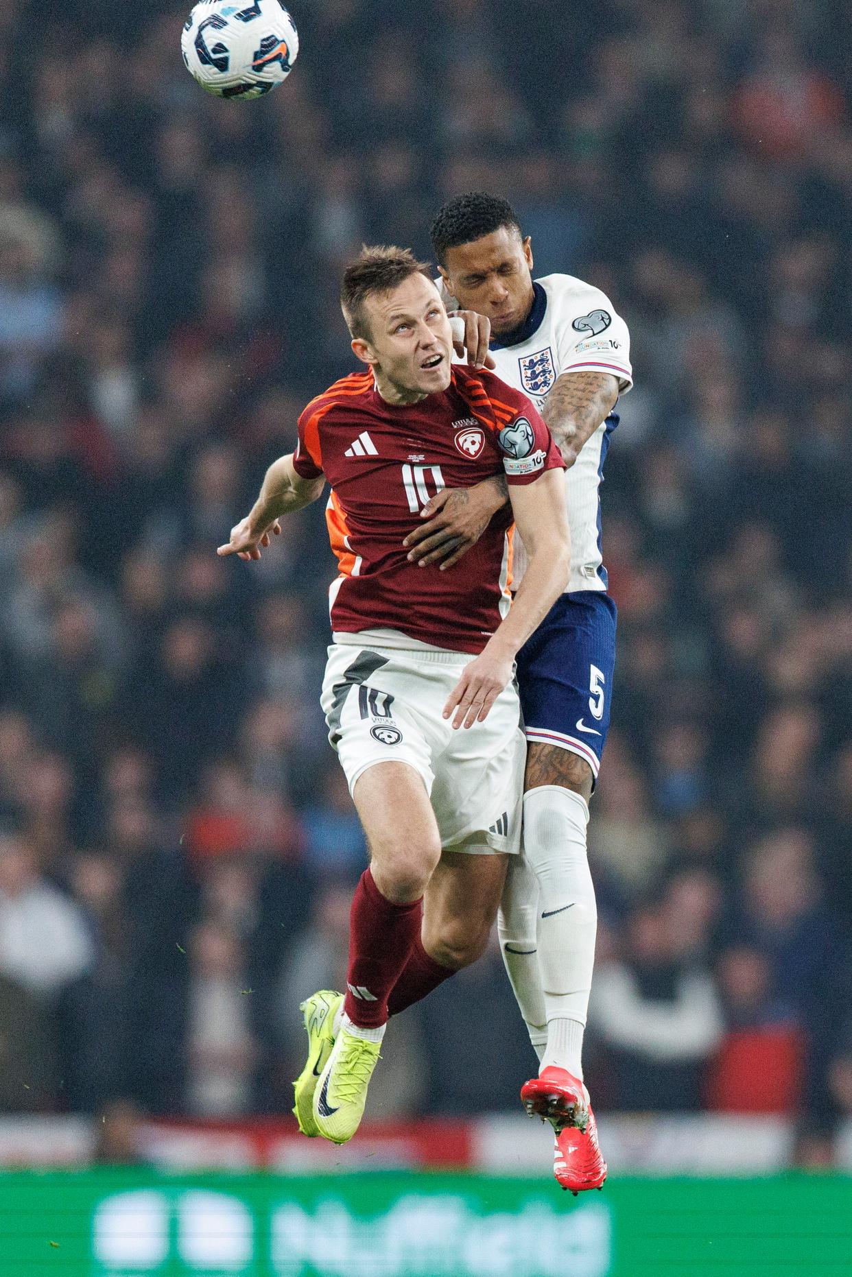 刚刚世界杯:英格兰夺冠意大利,争议判罚的简单介绍 刚刚世界杯:英格兰夺冠意大利,争议判罚的简单介绍