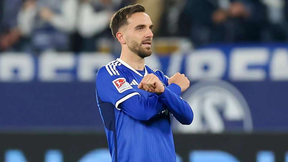 沙尔克在客场惨败,追求胜利为荣誉 沙尔克在客场惨败,追求胜利为荣誉