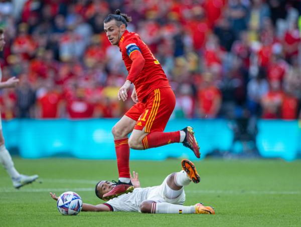 威尔士队实现逆转,跻身前列 威尔士队实现逆转,跻身前列