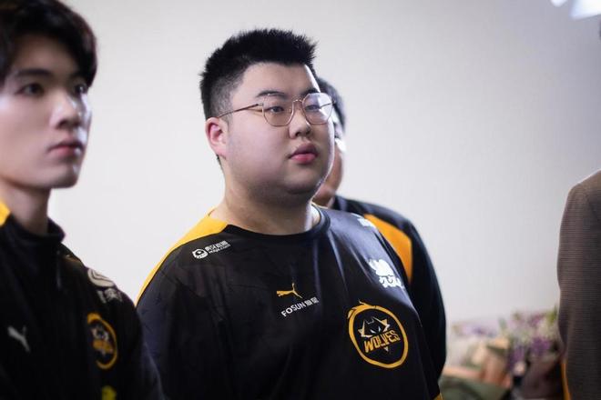 狼队遭遇惨败,球队状态堪忧 狼队遭遇惨败,球队状态堪忧