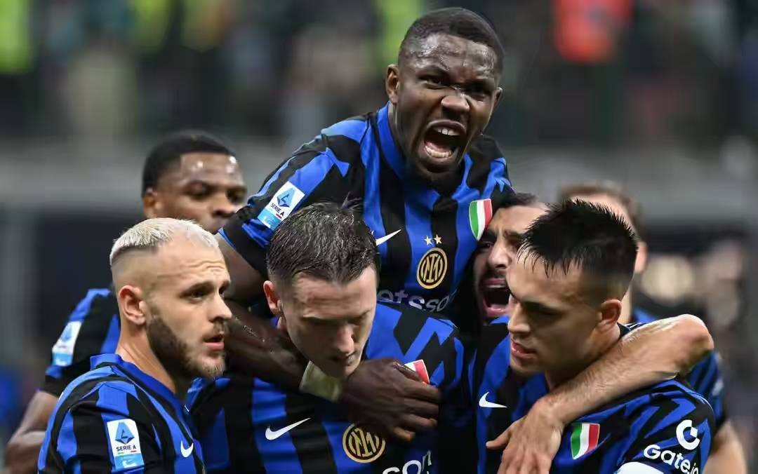 尤文图斯大胜那不勒斯，梅开二度夺得胜利