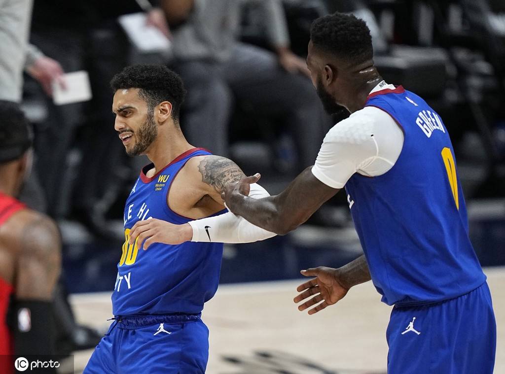 开拓者击败掘金终结两连败,利拉德全力护航砍下分 开拓者击败掘金终结两连败,利拉德全力护航砍下分